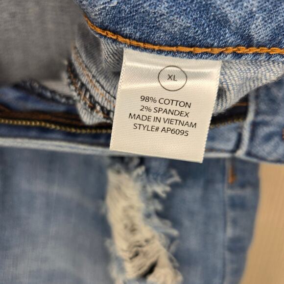 Fashion Nova Cut-Off Distressed Shorts Size XL 0159 - Picture 10 of 11